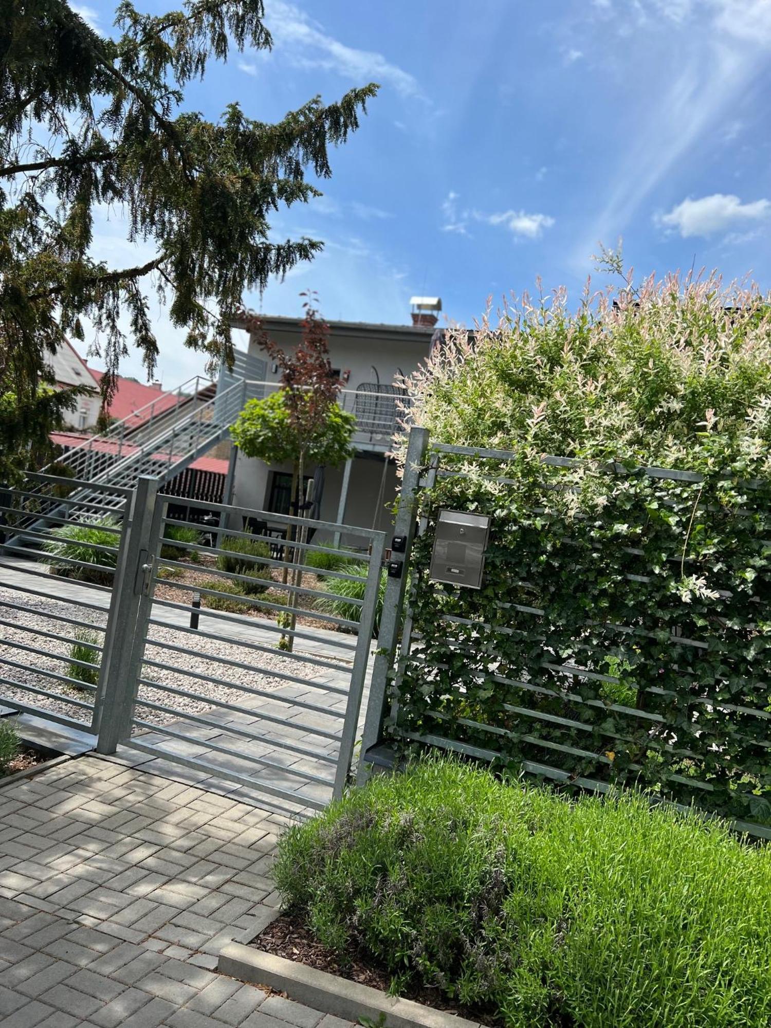 Apartmany Benesov Benesov nad Ploucnici Luaran gambar
